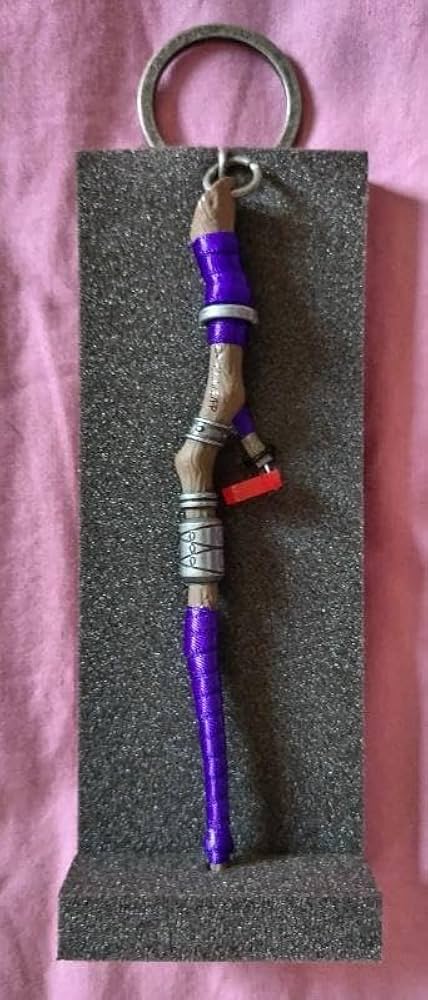 Amazon.co.jp: 葬送のフリーレン フェルン杖キーホルダー : おもちゃ